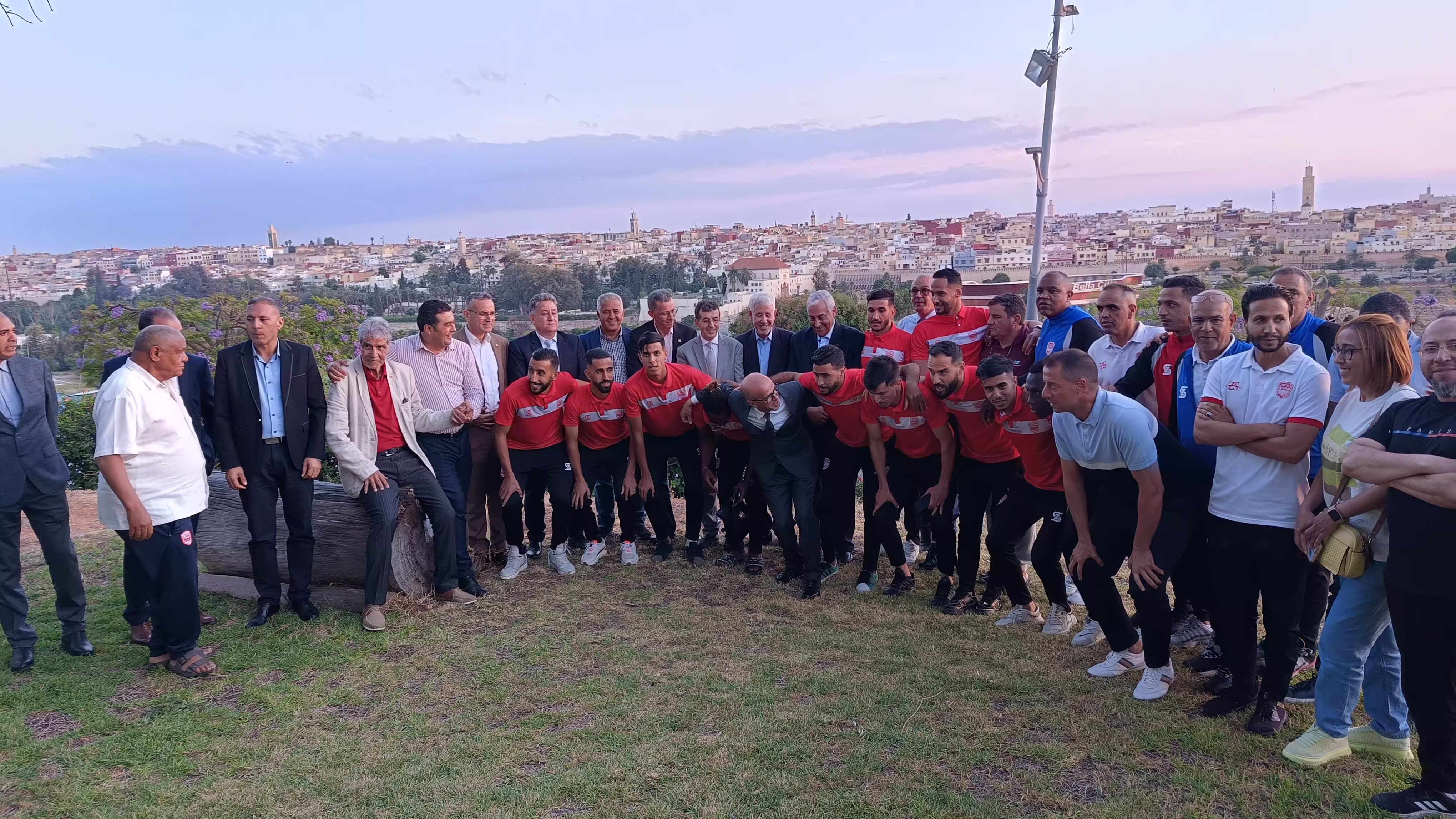 حفل استقبال وتكريم على شرف فريق النادي المكناسي بمناسبة عودته الى القسم الأول الاحترافي حفل استقبال وتكريم على شرف فريق النادي المكناسي بمناسبة عودته الى القسم الأول الاحترافي