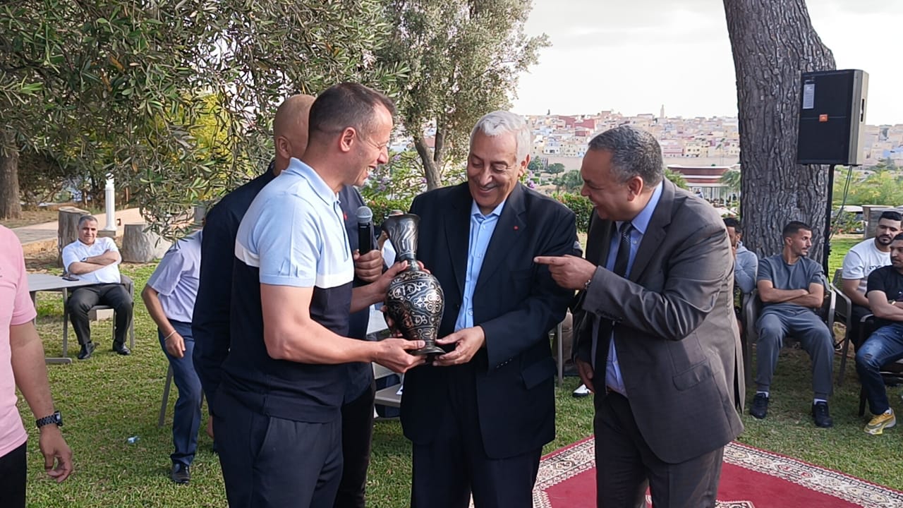 حفل استقبال وتكريم على شرف فريق النادي المكناسي بمناسبة عودته الى القسم الأول الاحترافي حفل استقبال وتكريم على شرف فريق النادي المكناسي بمناسبة عودته الى القسم الأول الاحترافي
