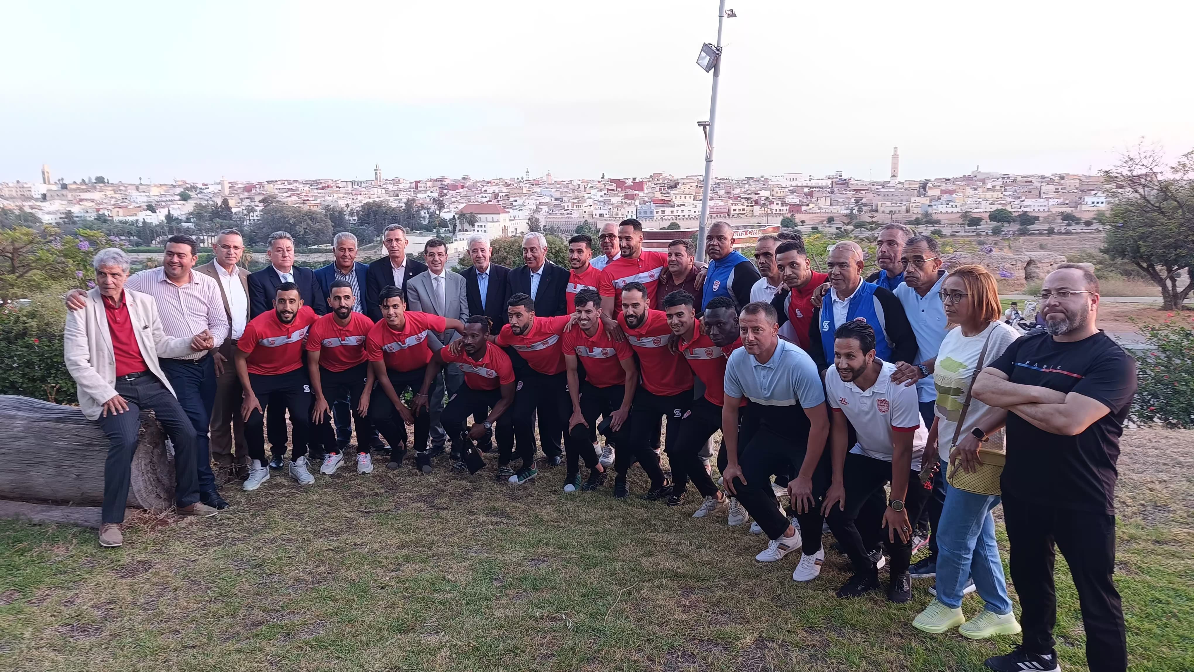 حفل استقبال وتكريم على شرف فريق النادي المكناسي بمناسبة عودته الى القسم الأول الاحترافي حفل استقبال وتكريم على شرف فريق النادي المكناسي بمناسبة عودته الى القسم الأول الاحترافي