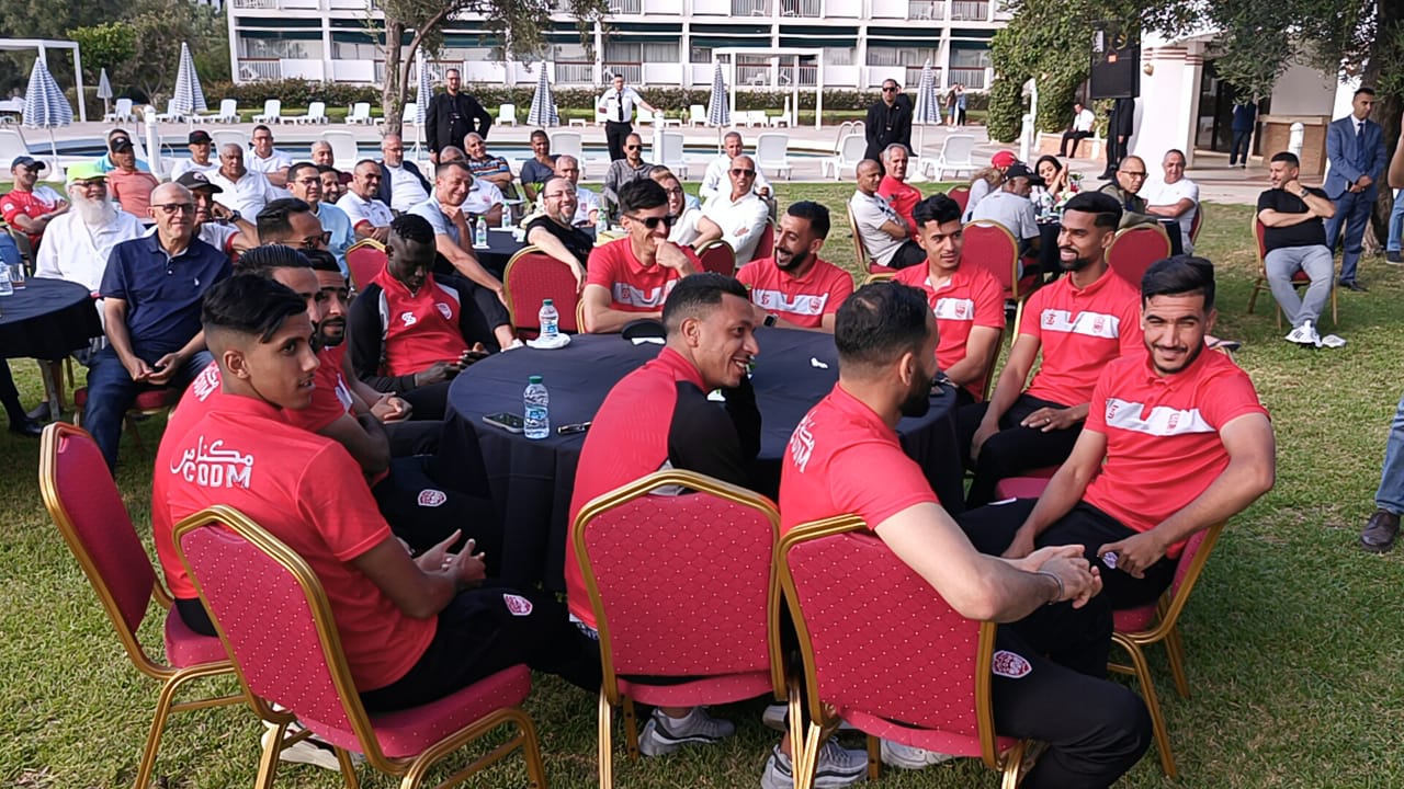 حفل استقبال وتكريم على شرف فريق النادي المكناسي بمناسبة عودته الى القسم الأول الاحترافي حفل استقبال وتكريم على شرف فريق النادي المكناسي بمناسبة عودته الى القسم الأول الاحترافي