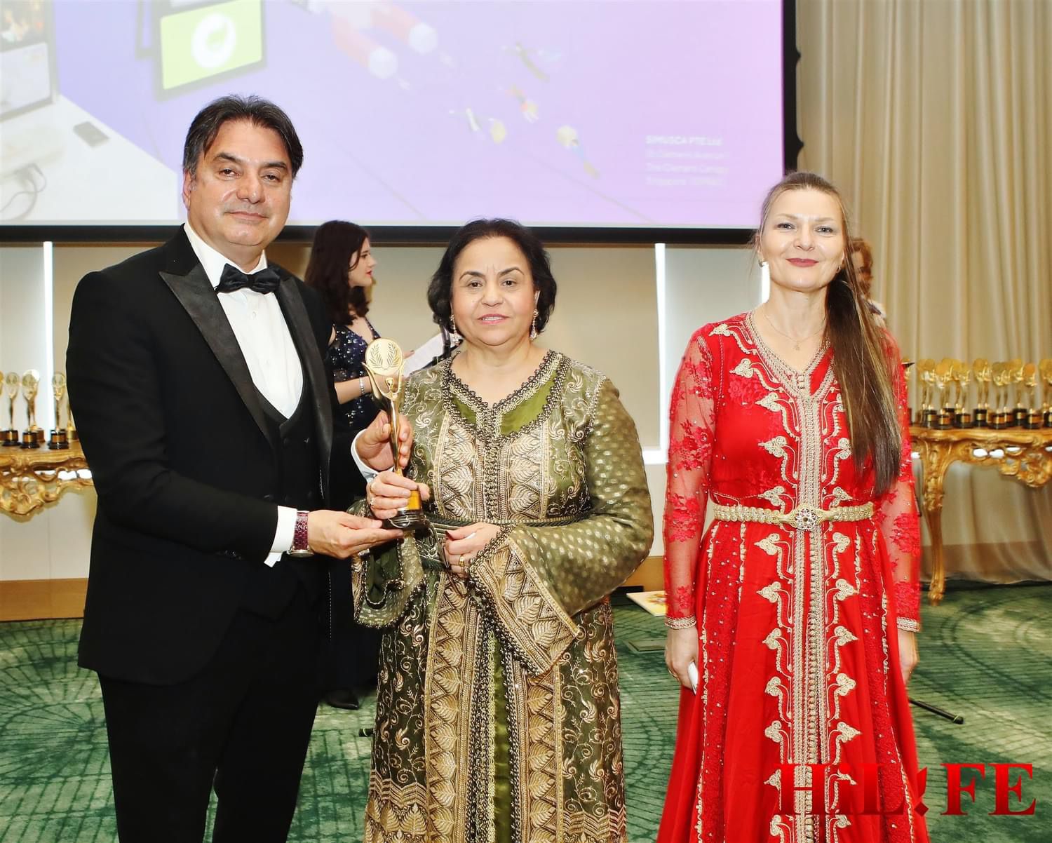 بحضور السفيرة الميداوي..تتويج المخرج المغربي التازي في بلغاريا عن فيلمه بحضور السفيرة الميداوي..تتويج المخرج المغربي التازي في بلغاريا عن فيلمه