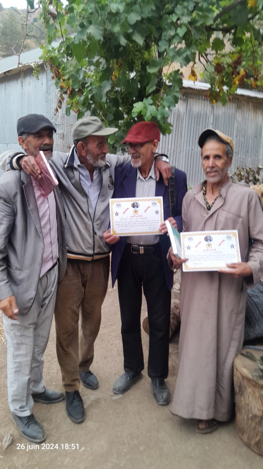 جمعية نور المستقبل للكتب المستعملة بمكناس تنظم حفلا تكريميا على شرف تلاميذ المدرسة الابتدائية اسنتية بدوار قبيلة بني زروال بإقليم تاونات