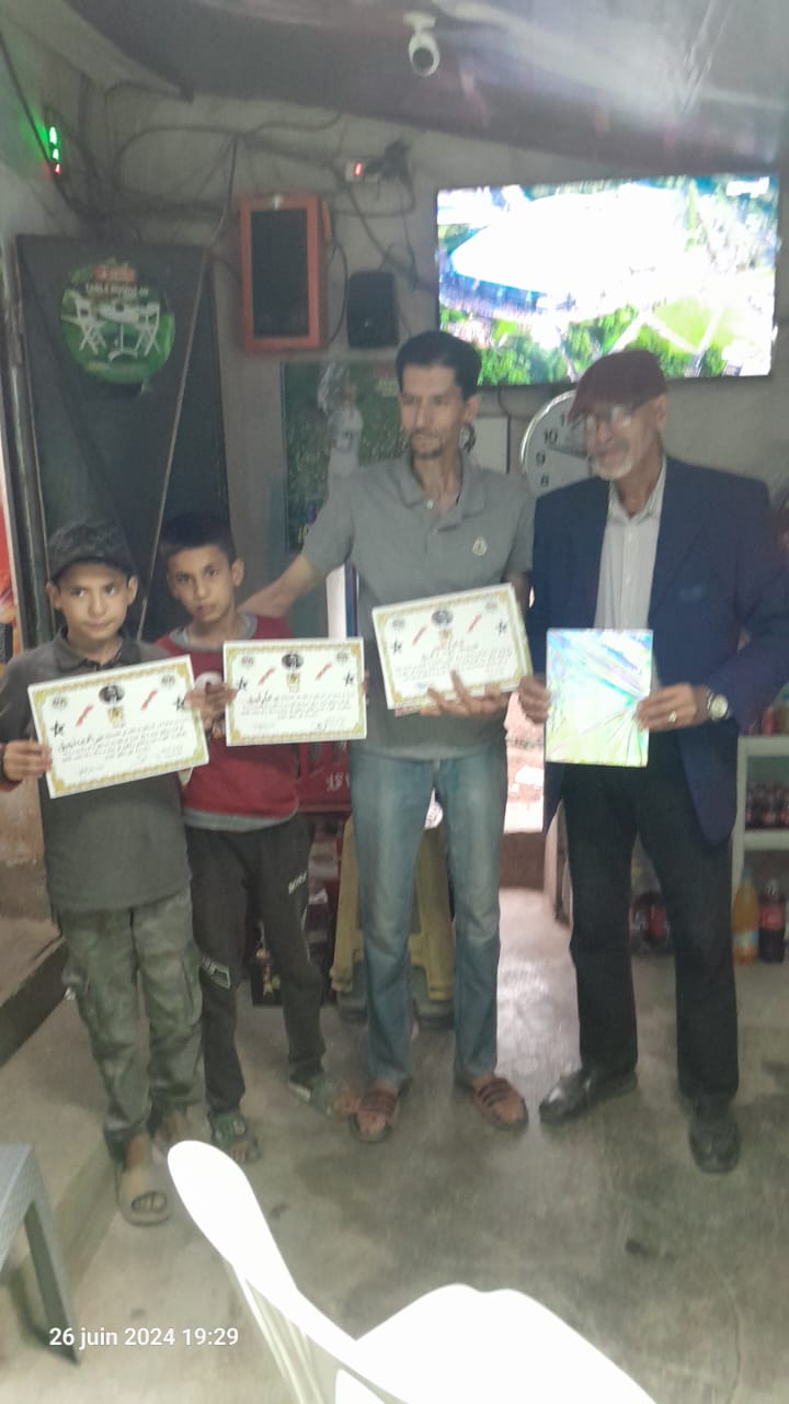 جمعية نور المستقبل للكتب المستعملة بمكناس تنظم حفلا تكريميا على شرف تلاميذ المدرسة الابتدائية اسنتية بدوار قبيلة بني زروال بإقليم تاونات