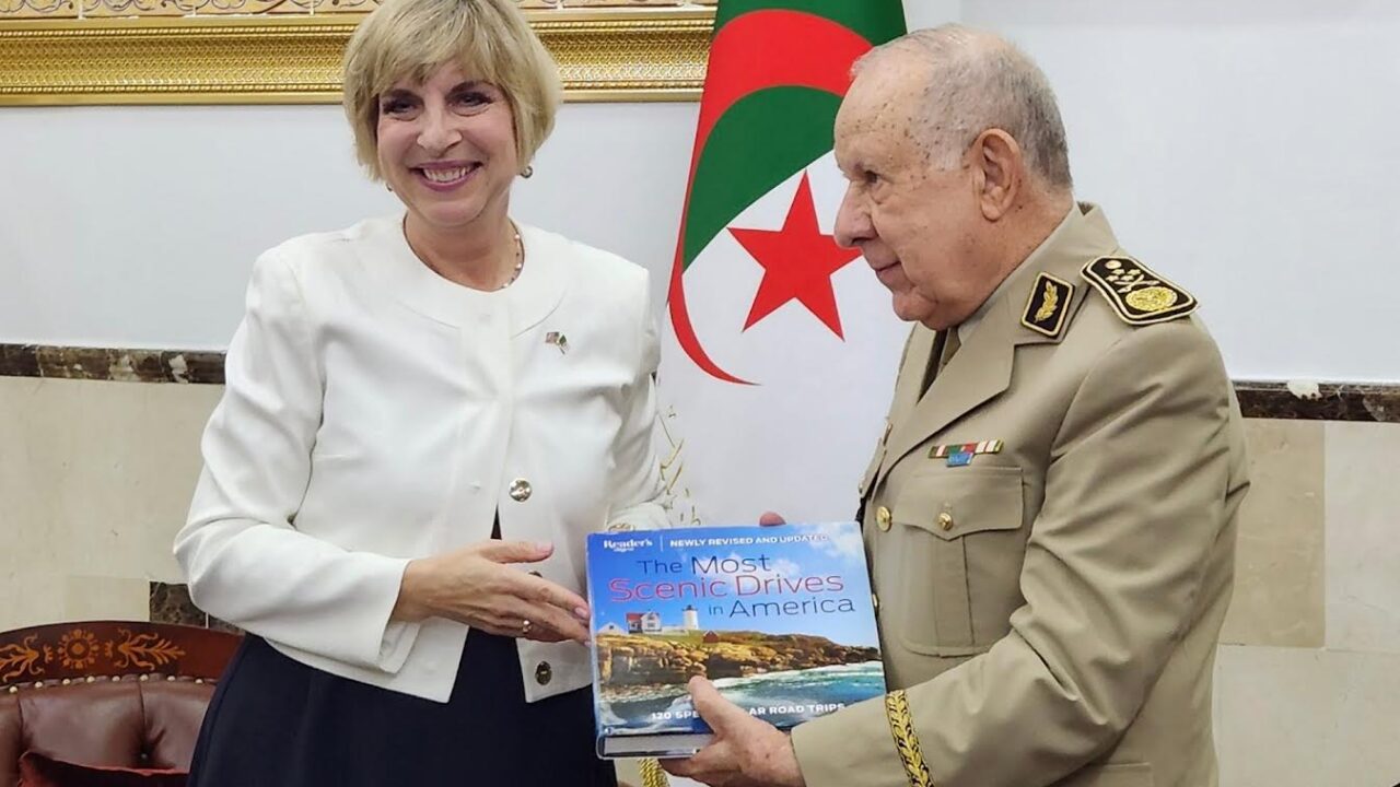 السفيرة الأمريكية في الجزائر تصفع نظام العسكر