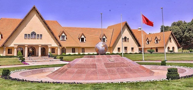 إفران: تدبير الذكاء الاصطناعي في قلب النقاش بجامعة الأخوين الصيفية 