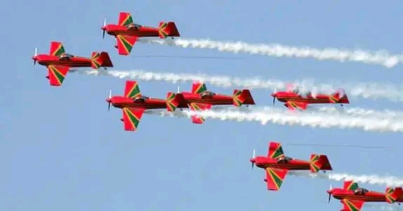 بمناسبة عيد العرش.. القوات المسلحة الملكية تنظم عروضا جوية وقفزات استعراضية بالمظلات