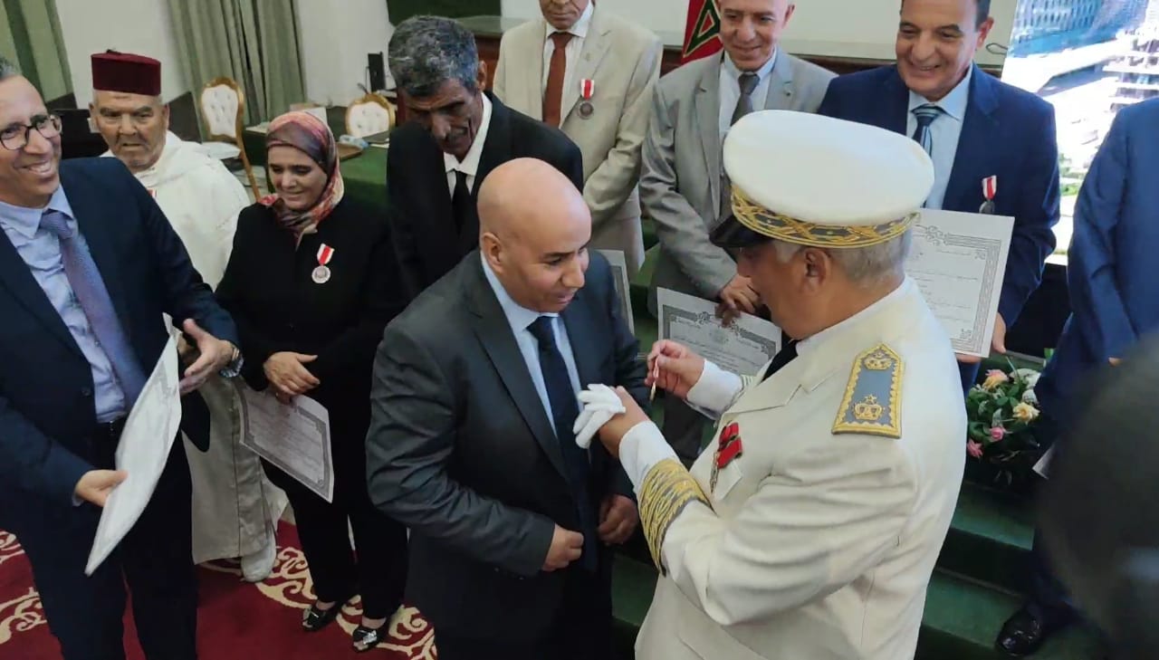 عامل عمالة مكناس يترأس حفل الإنصات للخطاب الملكي السامي بمناسبة الذكرى ال25 لعيد العرش المجيد