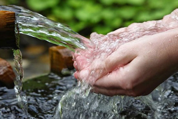 تزويد مركز مولاي عبد السلام بإقليم العرائش بالماء الشروب يتم بطريقة منتظمة (بلاغ )