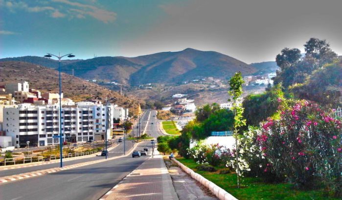 قافلة التعمير والإسكان تحط الرحال بمدينة الحسيمة لتقريب الخدمات أكثر من مغاربة العالم