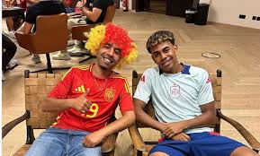 والد لامين يامال يتعرض للطعن في الشارع وحالته حرجة