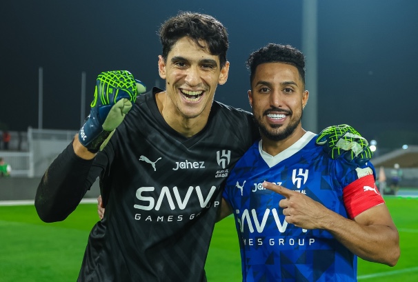 الحارس المغربي ياسين بونو يقود فريقه الهلال لنهائي كأس السوبر السعودية