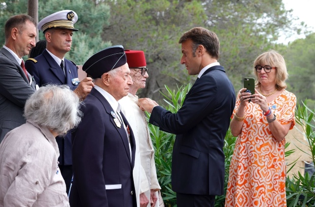 فرنسا .. توشيح أحد قدماء المحاربين المغاربة في الحرب العالمية الثانية وحرب الهند الصينية بوسام جوقة الشرف من درجة فارس