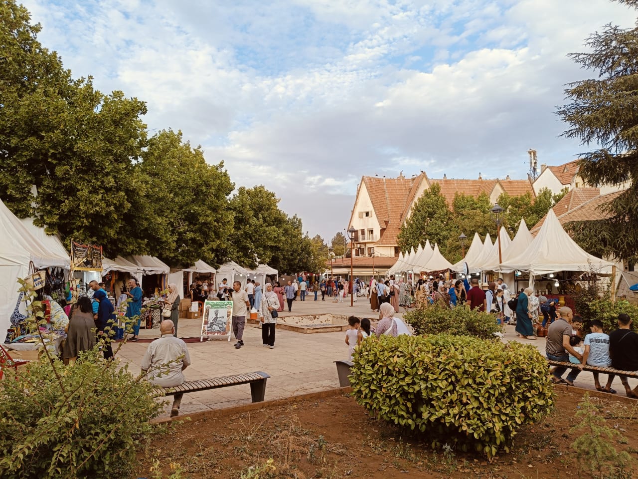 معرض الاقتصاد الاجتماعي التضامني يواكب بفعالية فقرات مهرجان إفران الدولي. معرض الاقتصاد الاجتماعي التضامني يواكب بفعالية فقرات مهرجان إفران الدولي.