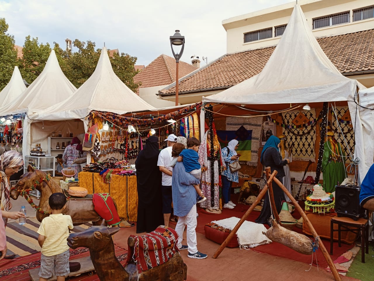 معرض الاقتصاد الاجتماعي التضامني يواكب بفعالية فقرات مهرجان إفران الدولي. معرض الاقتصاد الاجتماعي التضامني يواكب بفعالية فقرات مهرجان إفران الدولي.