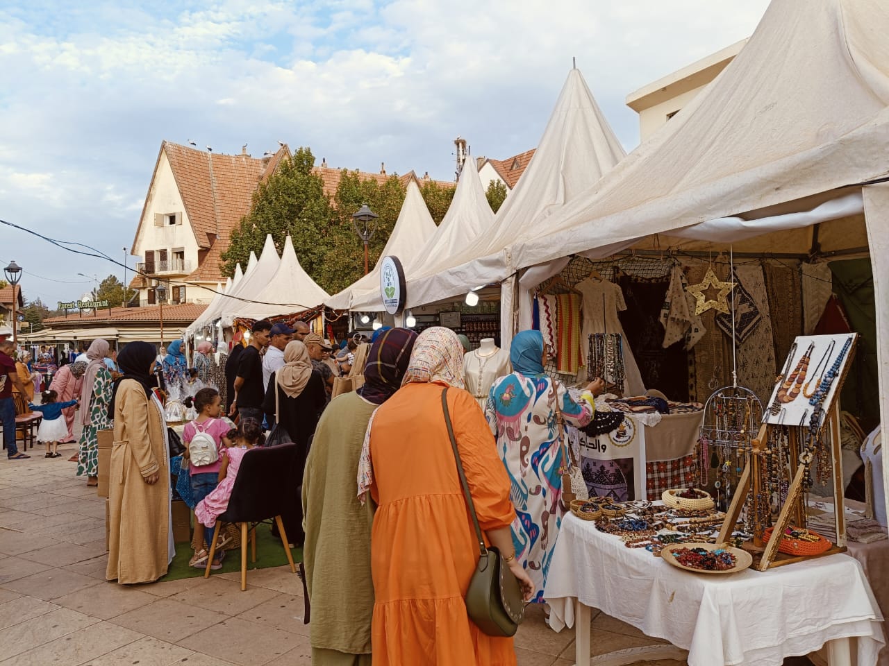 معرض الاقتصاد الاجتماعي التضامني يواكب بفعالية فقرات مهرجان إفران الدولي. معرض الاقتصاد الاجتماعي التضامني يواكب بفعالية فقرات مهرجان إفران الدولي.