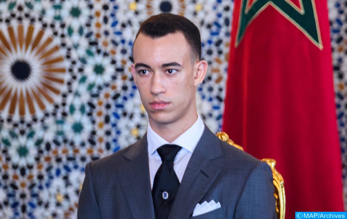 بأمر من الملك.. ولي العهد يستقبل بتطوان أطفالا مقدسيين ويتلقى هدية تذكارية منهم