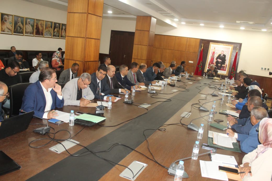 عامل عمالة مكناس يتراس اجتماع اللجنة الإقليمية للتنمية البشرية لعمالة مكناس