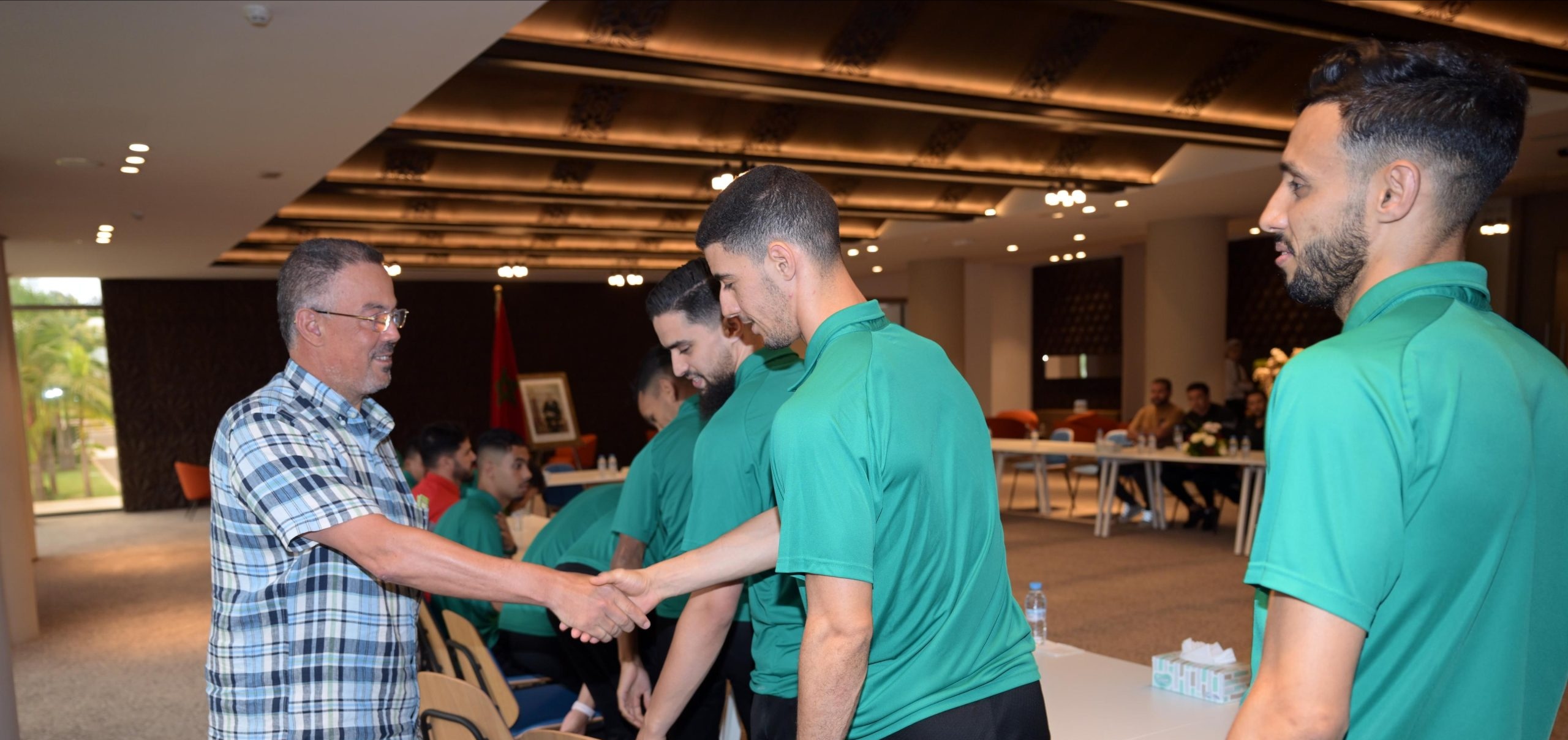 السيد لقجع يستقبل لاعبي وأعضاء المنتخب الوطني لكرة القدم داخل القاعة المشارك في كأس العالم أوزبكستان 2024 السيد لقجع يستقبل لاعبي وأعضاء المنتخب الوطني لكرة القدم داخل القاعة المشارك في كأس العالم أوزبكستان 2024