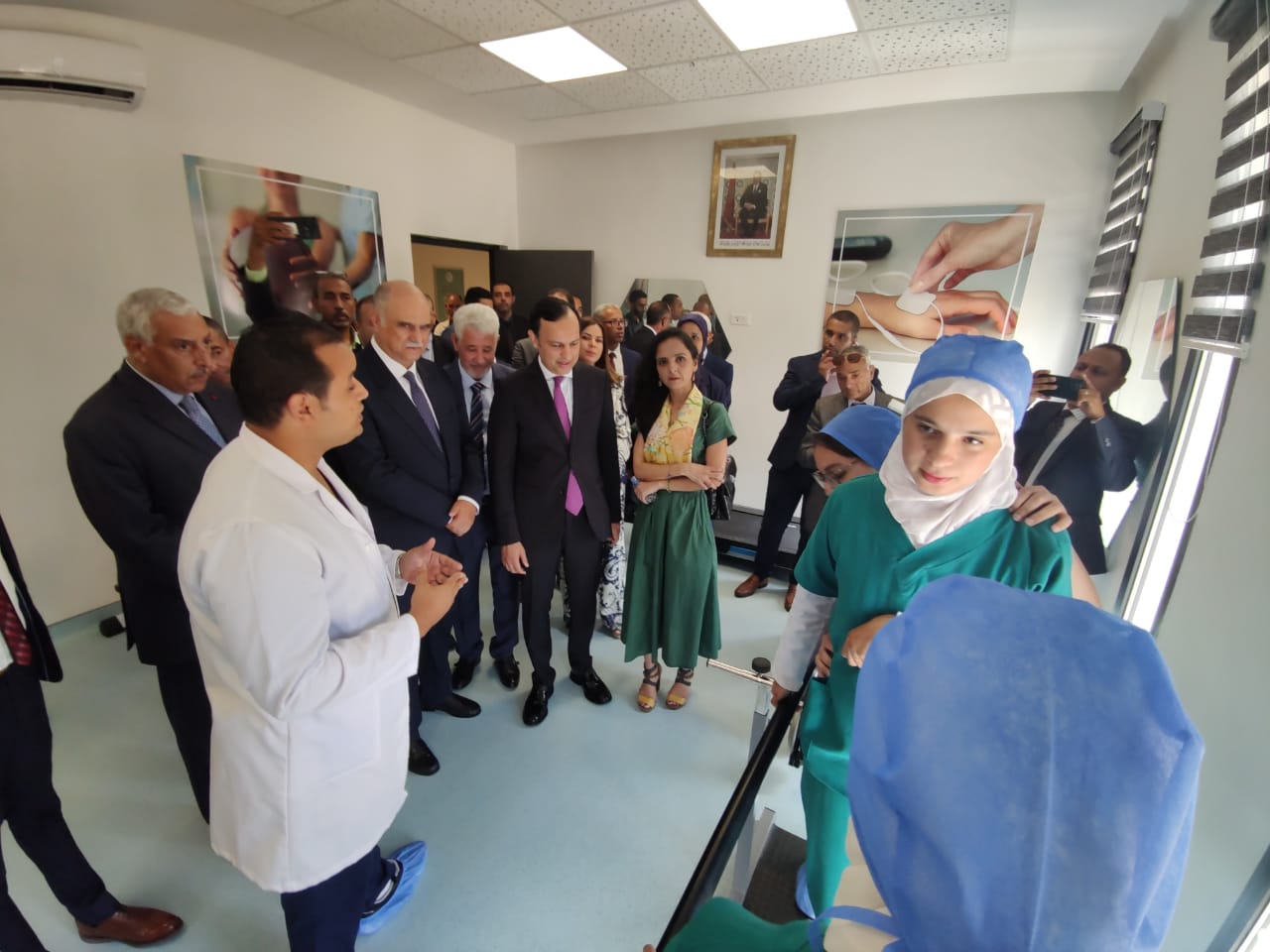 وزير الإدماج الاقتصادي والمقاولة الصغرى والتشغيل والكفاءات، يعطي الانطلاقة الرسمية للسنة التكوينية،  ويدشن  معهدا  للتكوين في المهن التمريضية وتقنيات الصحة  بمكناس