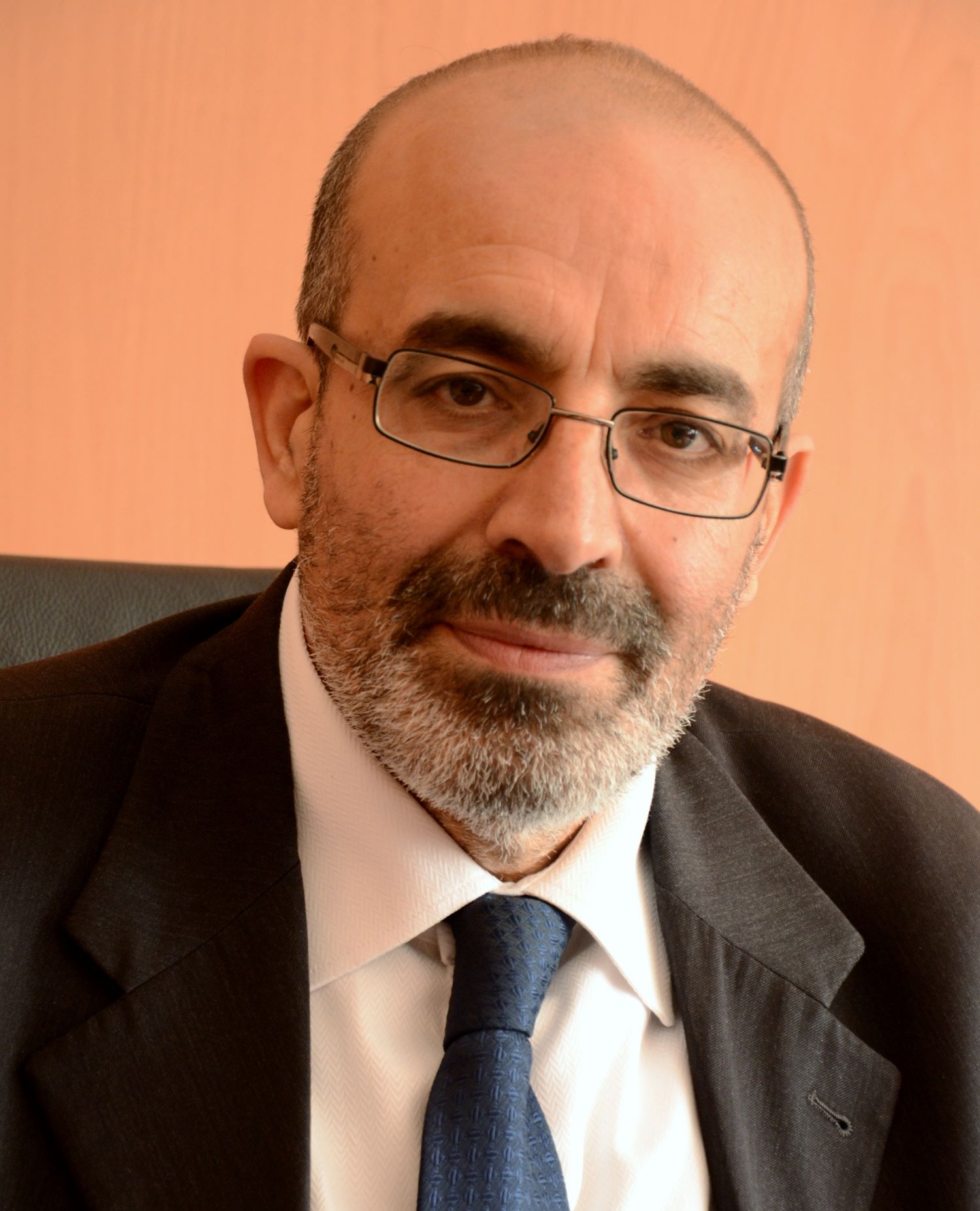 تاكسي -*(الحلقة الثانية والأخيرة)     *كتاب خالد الخميسي، صدر عام 2006 والطبعة الثامنة والعشرون صدرت سنة 2019.     