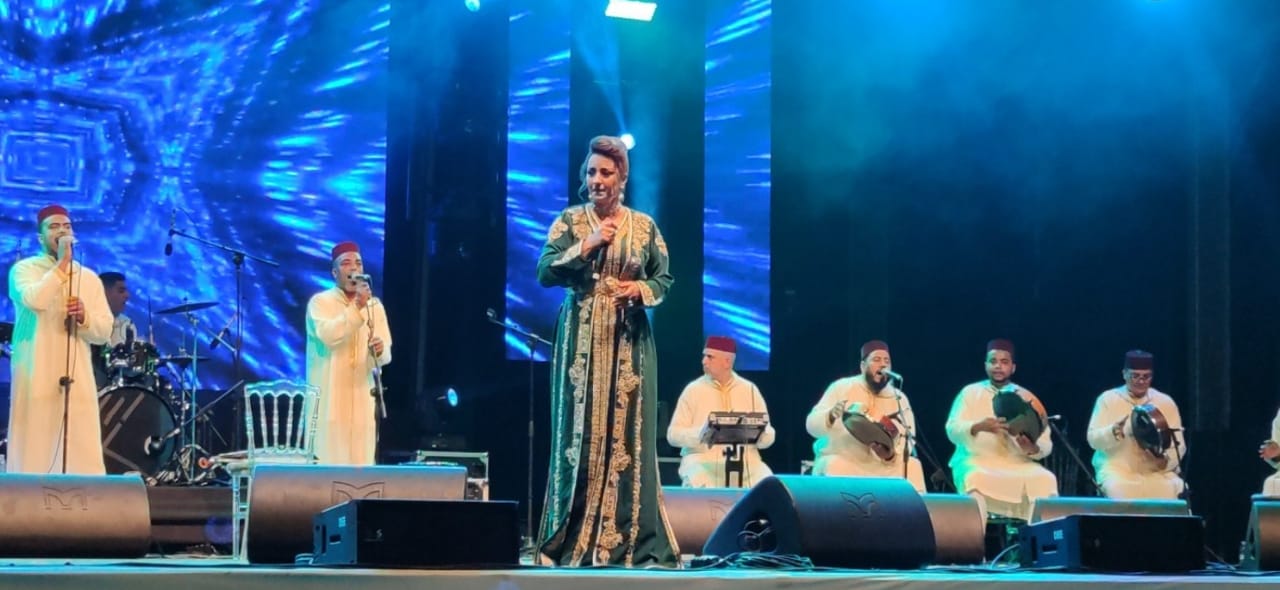 نجمة الأغنية الشعبية زينة الداودية تلهب حماس الجمهور نجمة الأغنية الشعبية زينة الداودية تلهب حماس الجمهور