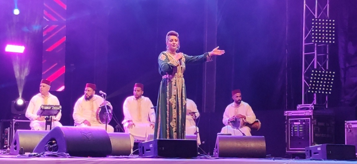 نجمة الأغنية الشعبية زينة الداودية تلهب حماس الجمهور نجمة الأغنية الشعبية زينة الداودية تلهب حماس الجمهور