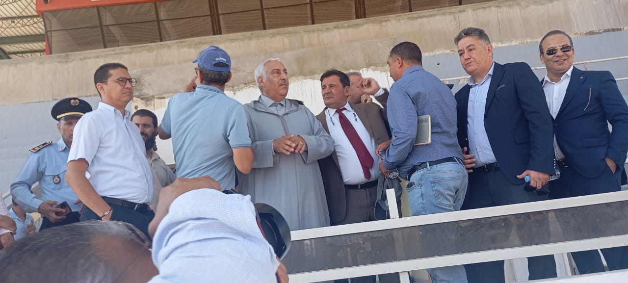 عامل مكناس يواكب عملية الإصلاح والترميم للملعب الشرفي ويدعو الى توجيه رسالة شكر الى رئيس الجامعة الملكية لكرة القدم