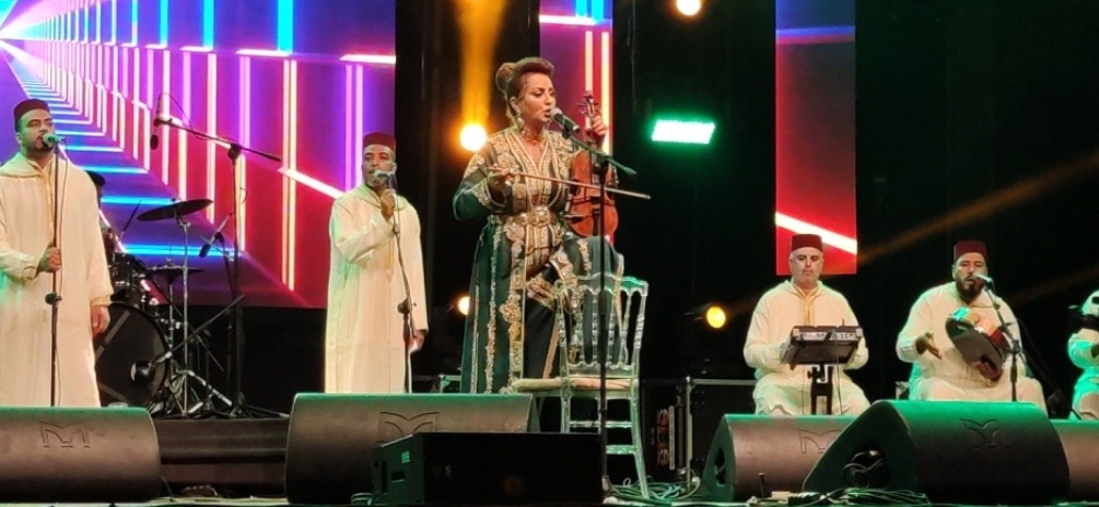 نجمة الأغنية الشعبية زينة الداودية تلهب حماس الجمهور نجمة الأغنية الشعبية زينة الداودية تلهب حماس الجمهور