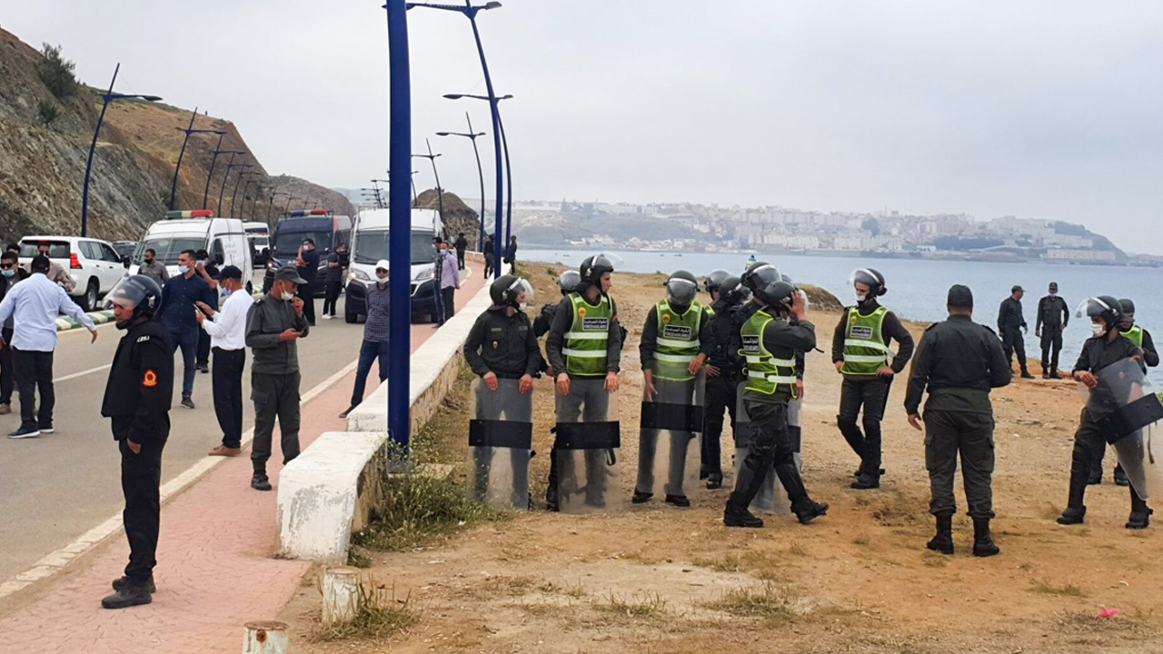 الإعلام الإسباني يشيد بنجاح الأمن المغربي في التصدي لمحاولات الهجرة الجماعية