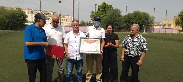 جمعية المدينة للصحافة والإعلام وجمعية النجوم لتكوين الشباب تنظمان حفل تكريم للمحتفى به حميد لزعر الملقب ب ولد لالى عائشة