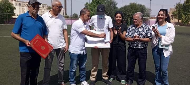 جمعية المدينة للصحافة والإعلام وجمعية النجوم لتكوين الشباب تنظمان حفل تكريم للمحتفى به حميد لزعر الملقب ب ولد لالى عائشة