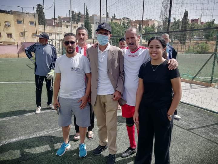 جمعية المدينة للصحافة والإعلام وجمعية النجوم لتكوين الشباب تنظمان حفل تكريم للمحتفى به حميد لزعر الملقب ب ولد لالى عائشة