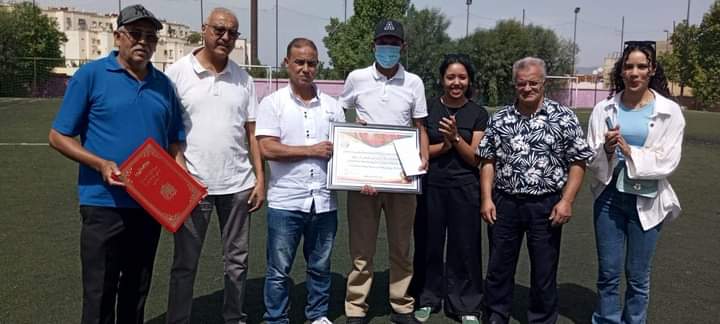 جمعية المدينة للصحافة والإعلام وجمعية النجوم لتكوين الشباب تنظمان حفل تكريم للمحتفى به حميد لزعر الملقب ب ولد لالى عائشة