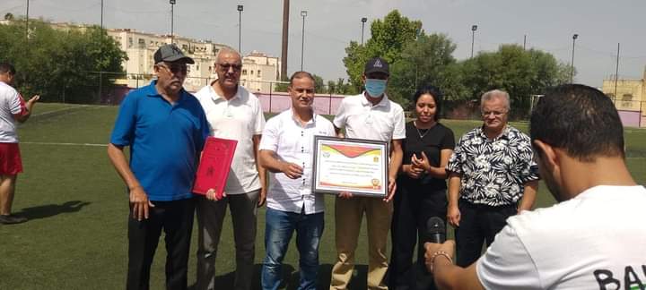 جمعية المدينة للصحافة والإعلام وجمعية النجوم لتكوين الشباب تنظمان حفل تكريم للمحتفى به حميد لزعر الملقب ب ولد لالى عائشة