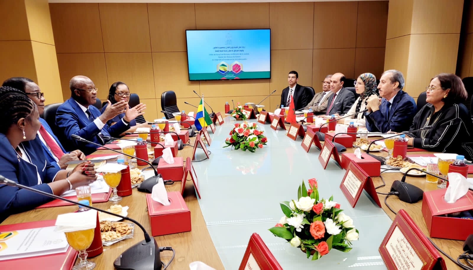 السيد الداكي يستقبل السيد وزير العدل بالغابون السيد الداكي يستقبل السيد وزير العدل بالغابون