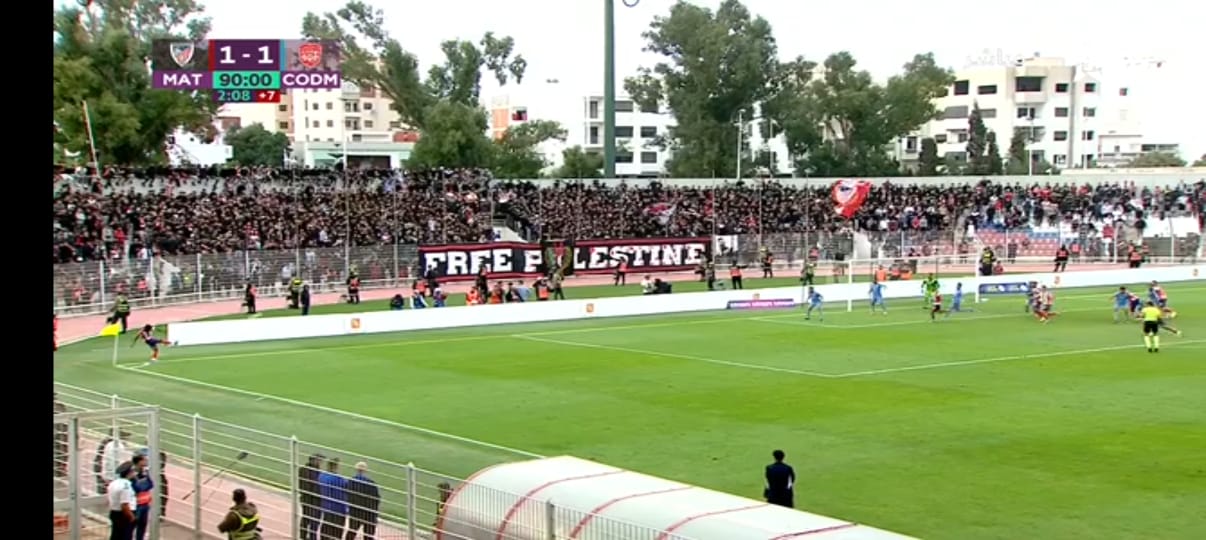 التعادل أنصف الكوديم والمغرب الرياضي التطواني وأجل فرحة الانتصار لكلا الفريقين. التعادل أنصف الكوديم والمغرب الرياضي التطواني وأجل فرحة الانتصار لكلا الفريقين.