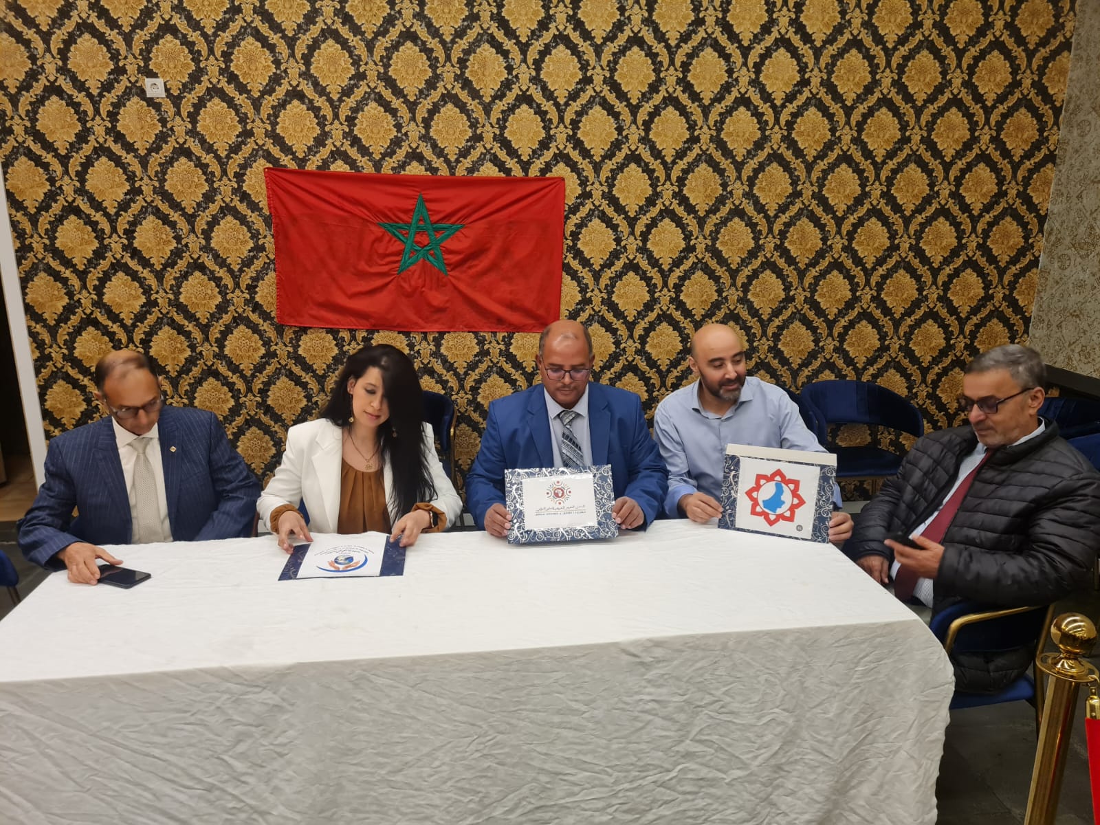 مدريد: توقيع اتفاقية شراكة بين المنتدى المغربي الإفريقي للتعاون الدولي بمكناس وجمعية أبناء العرائش بالمهجر بمدريد إسبانيا. ومن بين بنودها خلق ملتقيات للإنشاد الصوفي والقراءات والسماع.