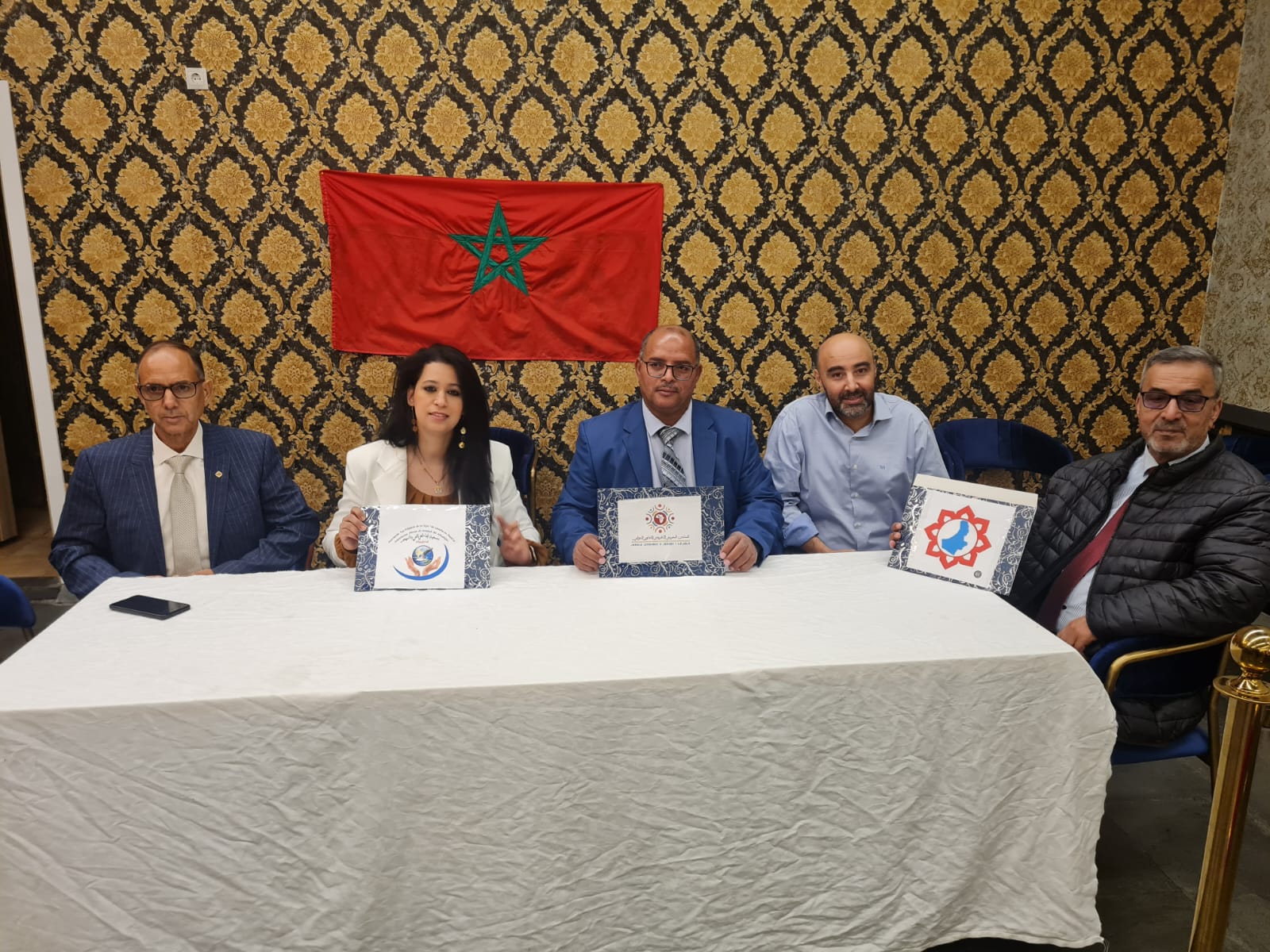 مدريد: توقيع اتفاقية شراكة بين المنتدى المغربي الإفريقي للتعاون الدولي بمكناس وجمعية أبناء العرائش بالمهجر بمدريد إسبانيا. ومن بين بنودها خلق ملتقيات للإنشاد الصوفي والقراءات والسماع.