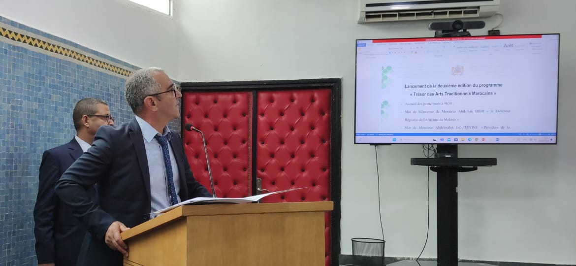 مع  انطلاق موسم التكوين  بالمعهد المتخصص في فنون  الصناعة التقليدية بمكناس  توقيع اتفاقية تعاون مع منظمة اليونيسكو للحفاظ على حرفة صناعة الخزف المكناسي