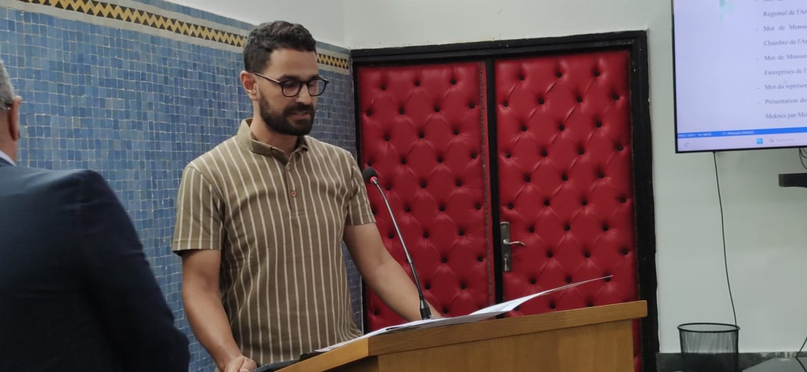 مع  انطلاق موسم التكوين  بالمعهد المتخصص في فنون  الصناعة التقليدية بمكناس  توقيع اتفاقية تعاون مع منظمة اليونيسكو للحفاظ على حرفة صناعة الخزف المكناسي