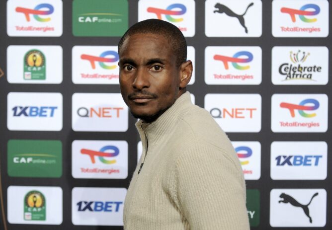 موكوينا غاضبا: كيف لبلد سينظم كأس إفريقيا والمونديال أن يغيب الجماهير عن بطولته المحلية؟ 