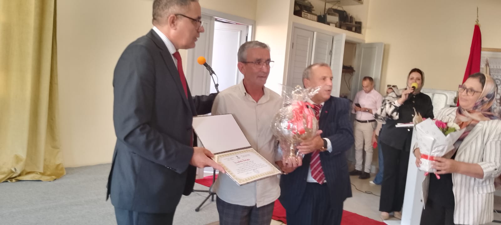 فيدرالية جمعيات أباء وأمهات وأولياء التلاميذ بمكناس بتنسيق مع ثانوية الرياض الإعدادية تنظم حفلا تربويا بمناسبة اليوم الوطني لجمعيات أباء و أمهات و أولياء التلاميذ.