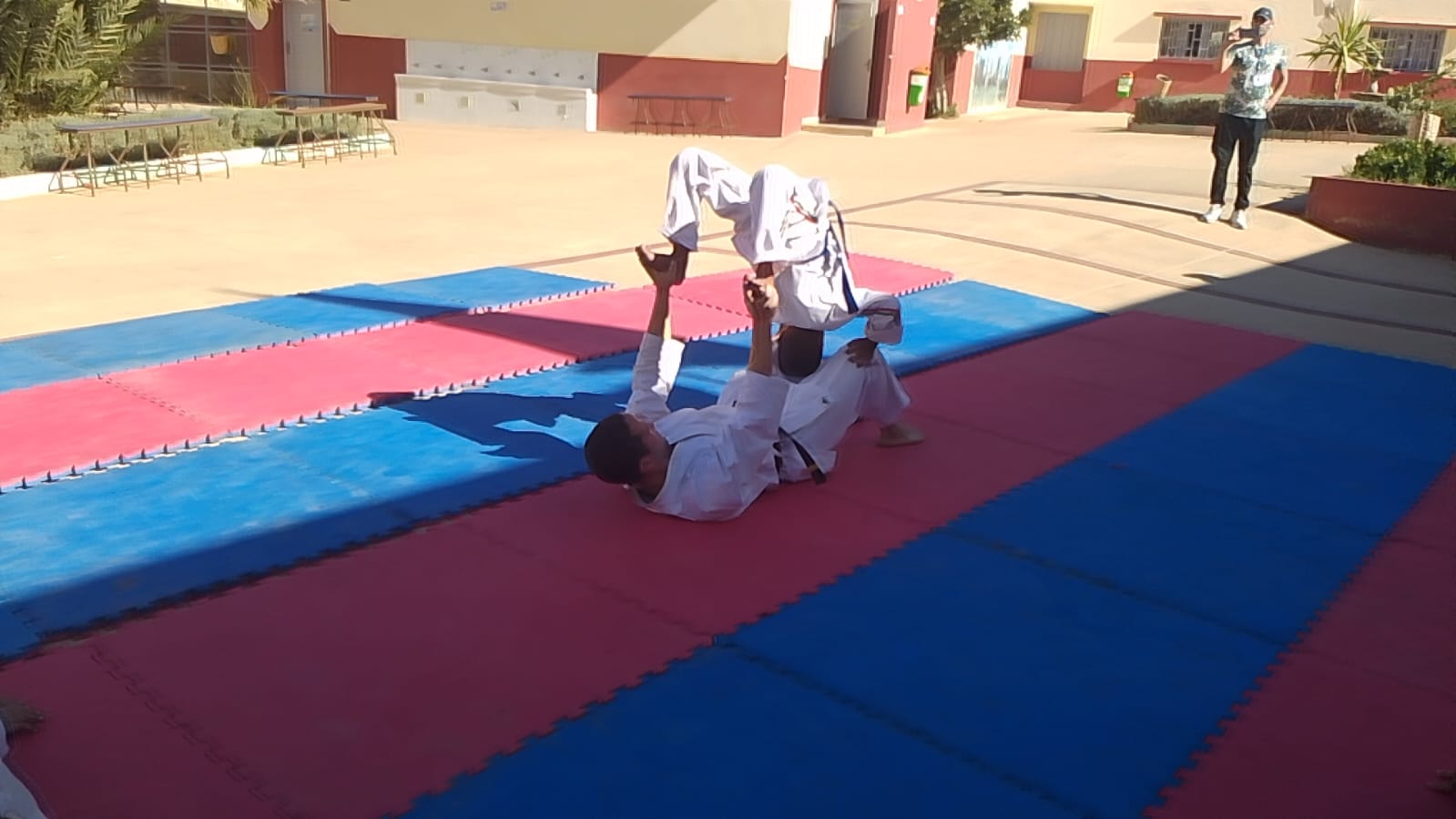 فيدرالية جمعيات أباء وأمهات وأولياء التلاميذ بمكناس بتنسيق مع ثانوية الرياض الإعدادية تنظم حفلا تربويا بمناسبة اليوم الوطني لجمعيات أباء و أمهات و أولياء التلاميذ.