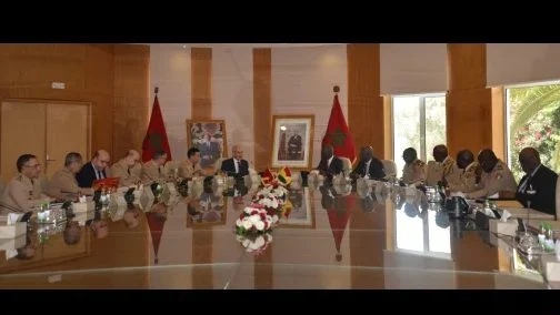 السيد لوديي والفريق أول المفتش العام للقوات المسلحة الملكية يستقبلان وزير الدولة للدفاع الوطني الغيني السيد لوديي والفريق أول المفتش العام للقوات المسلحة الملكية يستقبلان وزير الدولة للدفاع الوطني الغيني