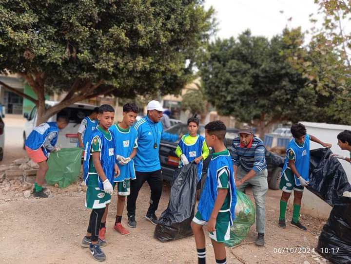 حملة النظافة بمشاركة فعاليات المجتمع المدني والمنظمة المغربية للطفولة والشباب حملة النظافة بمشاركة فعاليات المجتمع المدني والمنظمة المغربية للطفولة والشباب