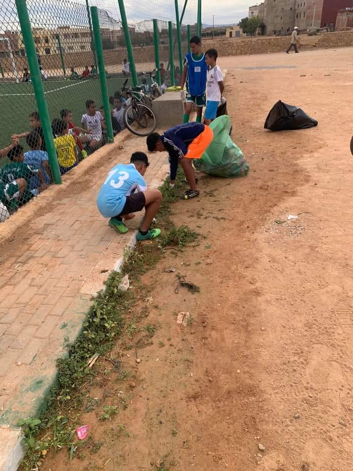 حملة النظافة بمشاركة فعاليات المجتمع المدني والمنظمة المغربية للطفولة والشباب حملة النظافة بمشاركة فعاليات المجتمع المدني والمنظمة المغربية للطفولة والشباب