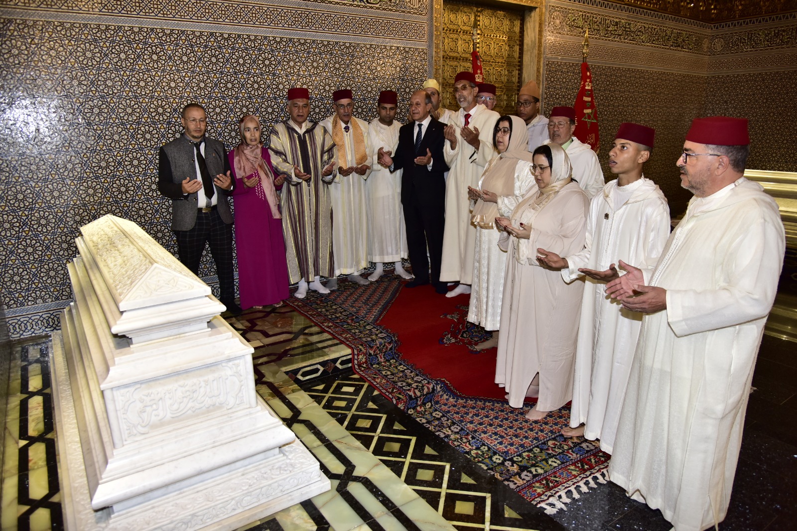 تخليدا للذكرى ال 26 لوفاة الحسن الثاني.. وفد من الهيئة الوطنية لمغاربة العالم يزور ضريح محمد الخامس تخليدا للذكرى ال 26 لوفاة الحسن الثاني.. وفد من الهيئة الوطنية لمغاربة العالم يزور ضريح محمد الخامس