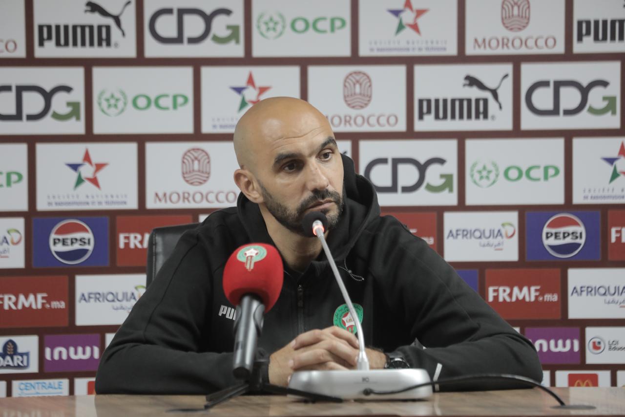 الركراكي ينتقد التصفير على حركاس ويؤكد ضرورة مواصلة العمل لتفادي أي هفوة في “الكان”