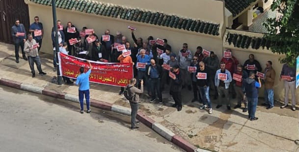 بعد وقوفهم على حافة الإفلاس مقاهي ومطاعم مكناس يحتجون على الصندوق الوطني للضمان الاجتماعي بعد وقوفهم على حافة الإفلاس مقاهي ومطاعم مكناس يحتجون على الصندوق الوطني للضمان الاجتماعي