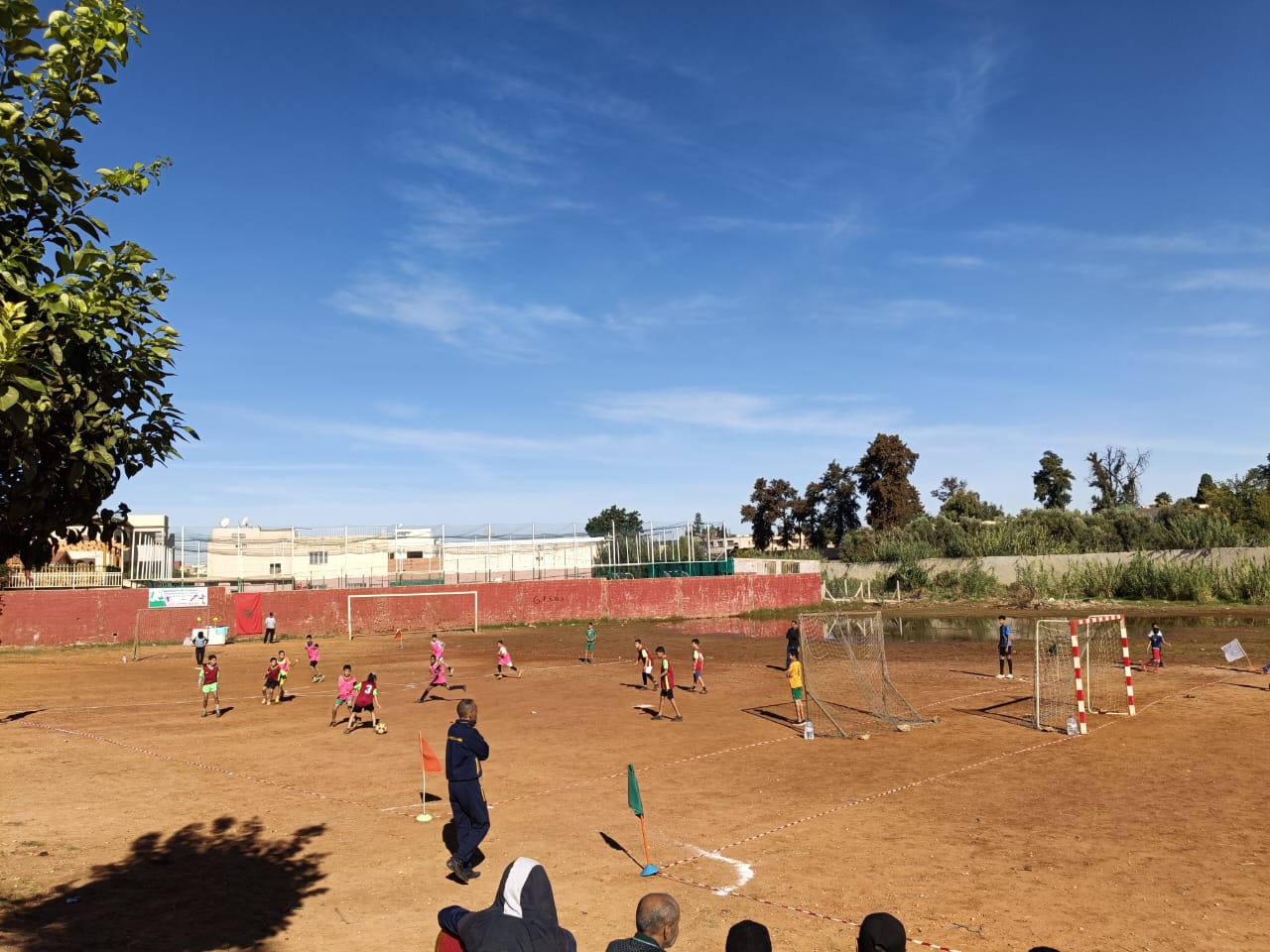 جمعية رجاء الإسماعيلية للتنمية تنظم دوريا في رياضة كرة القدم بحي الزيتون. جمعية رجاء الإسماعيلية للتنمية تنظم دوريا في رياضة كرة القدم بحي الزيتون.